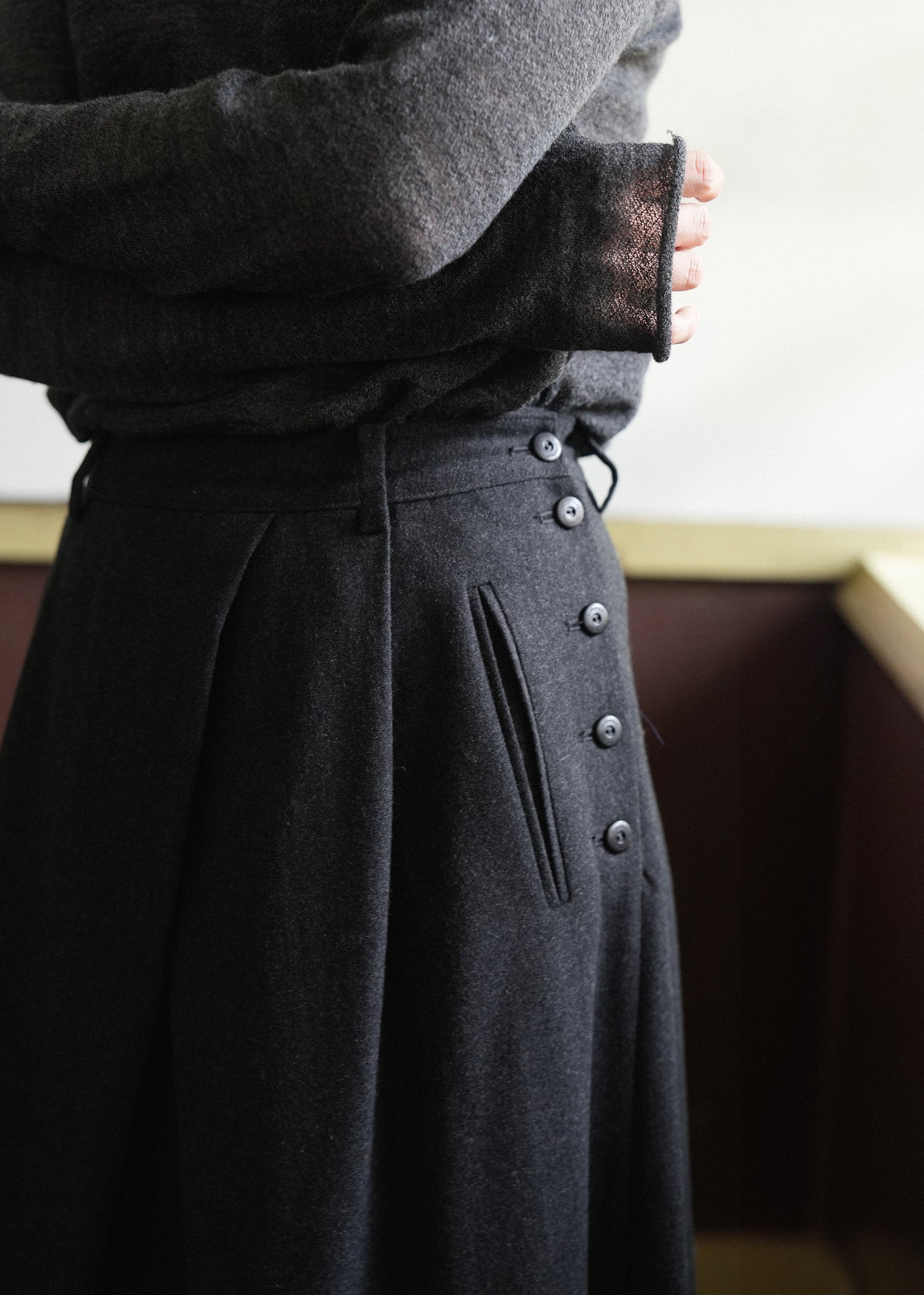 SIDE BUTTON WOOL CRAPE SKIRT [ Deep Charcoal ]