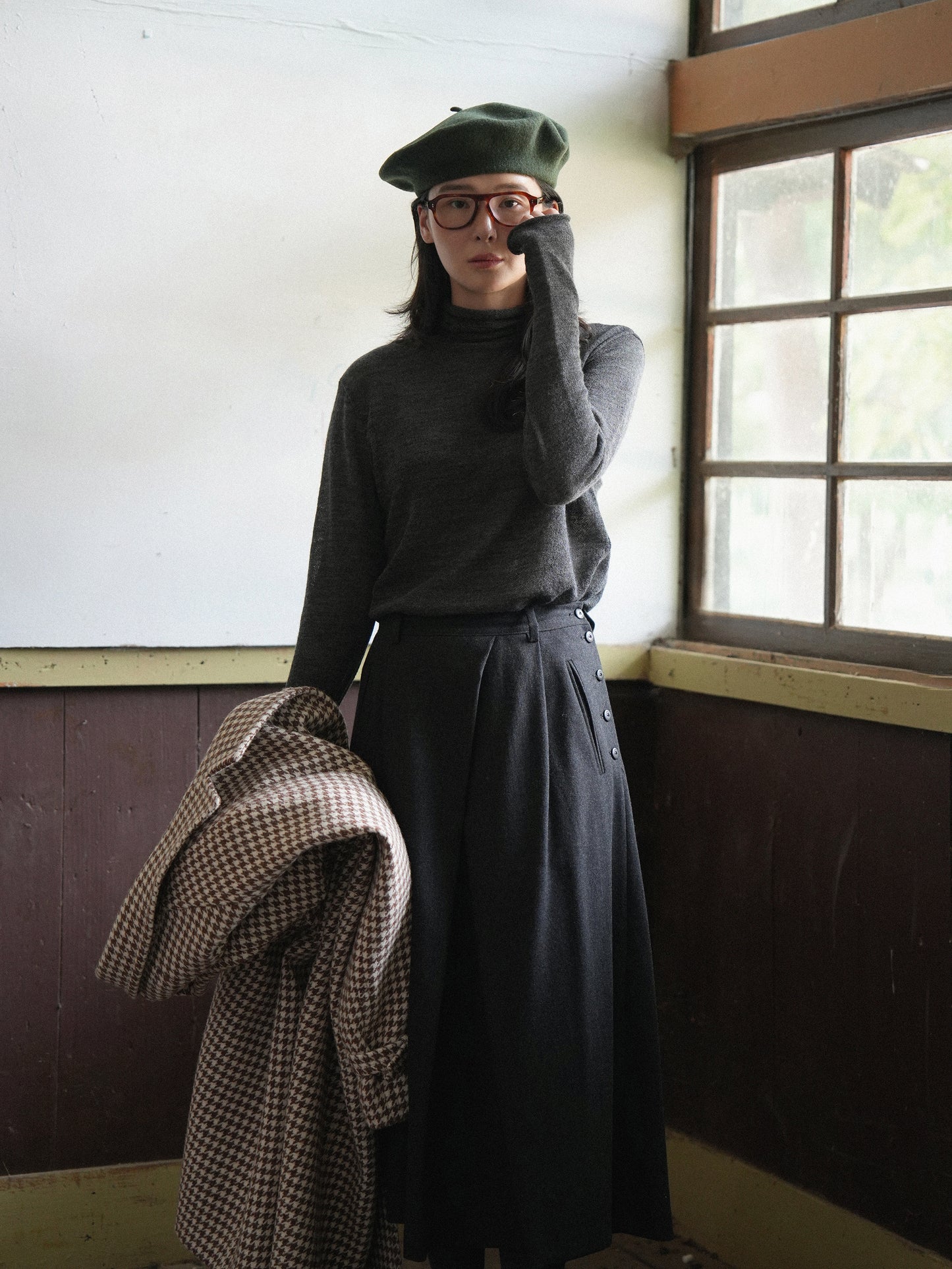 SIDE BUTTON WOOL CRAPE SKIRT [ Deep Charcoal ]