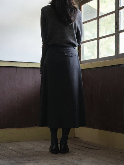 SIDE BUTTON WOOL CRAPE SKIRT [ Deep Charcoal ]