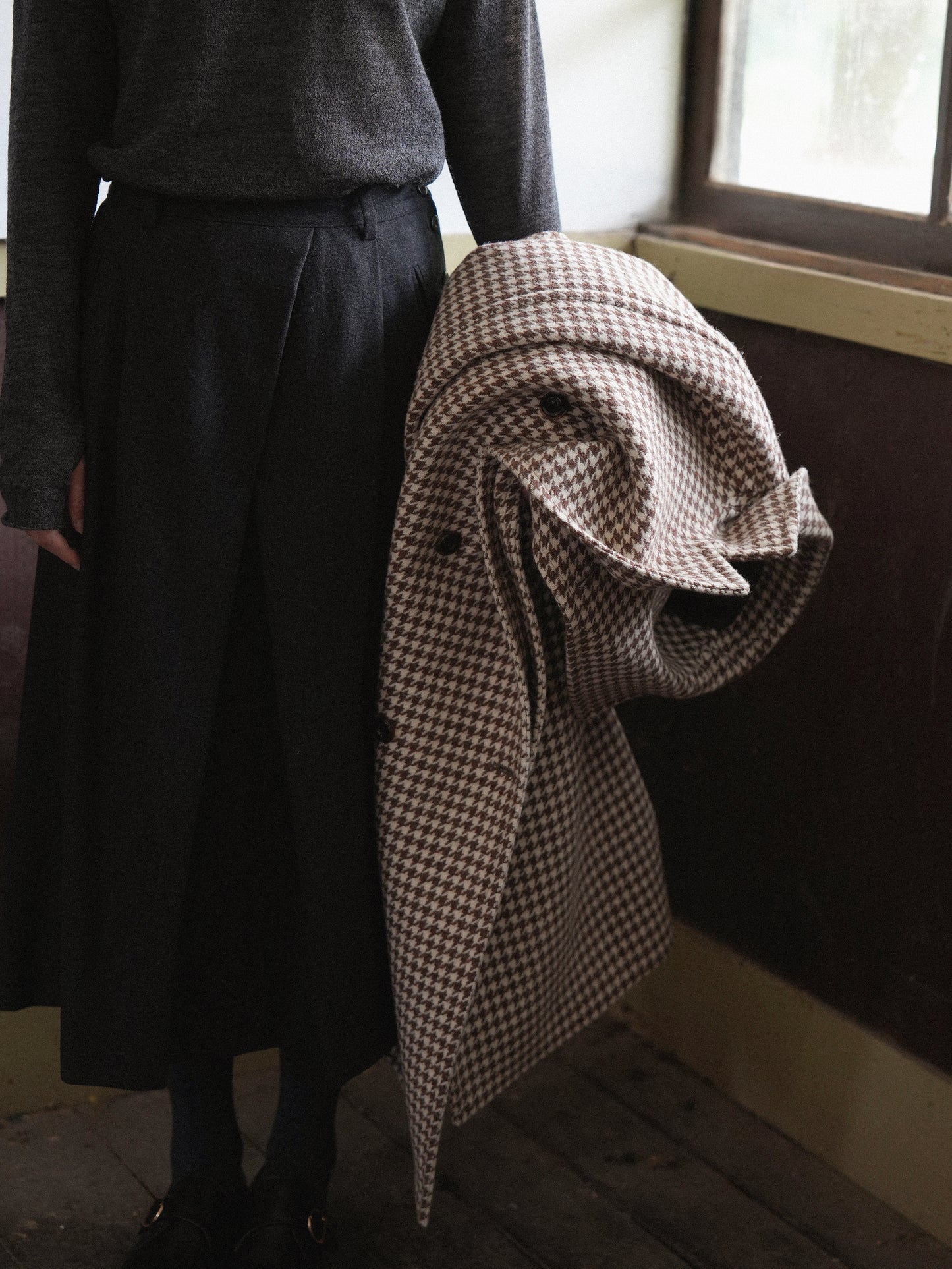 SIDE BUTTON WOOL CRAPE SKIRT [ Deep Charcoal ]