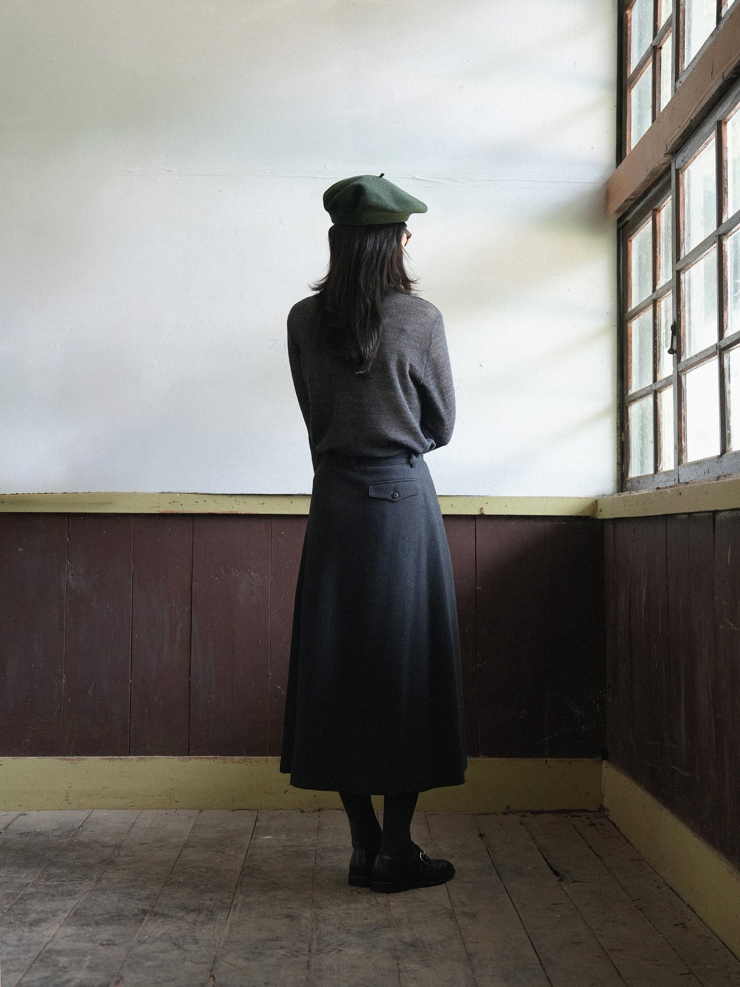 SIDE BUTTON WOOL CRAPE SKIRT [ Deep Charcoal ]