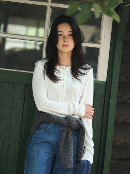 PENELOPE BUTTON TOP [ Soap White ]