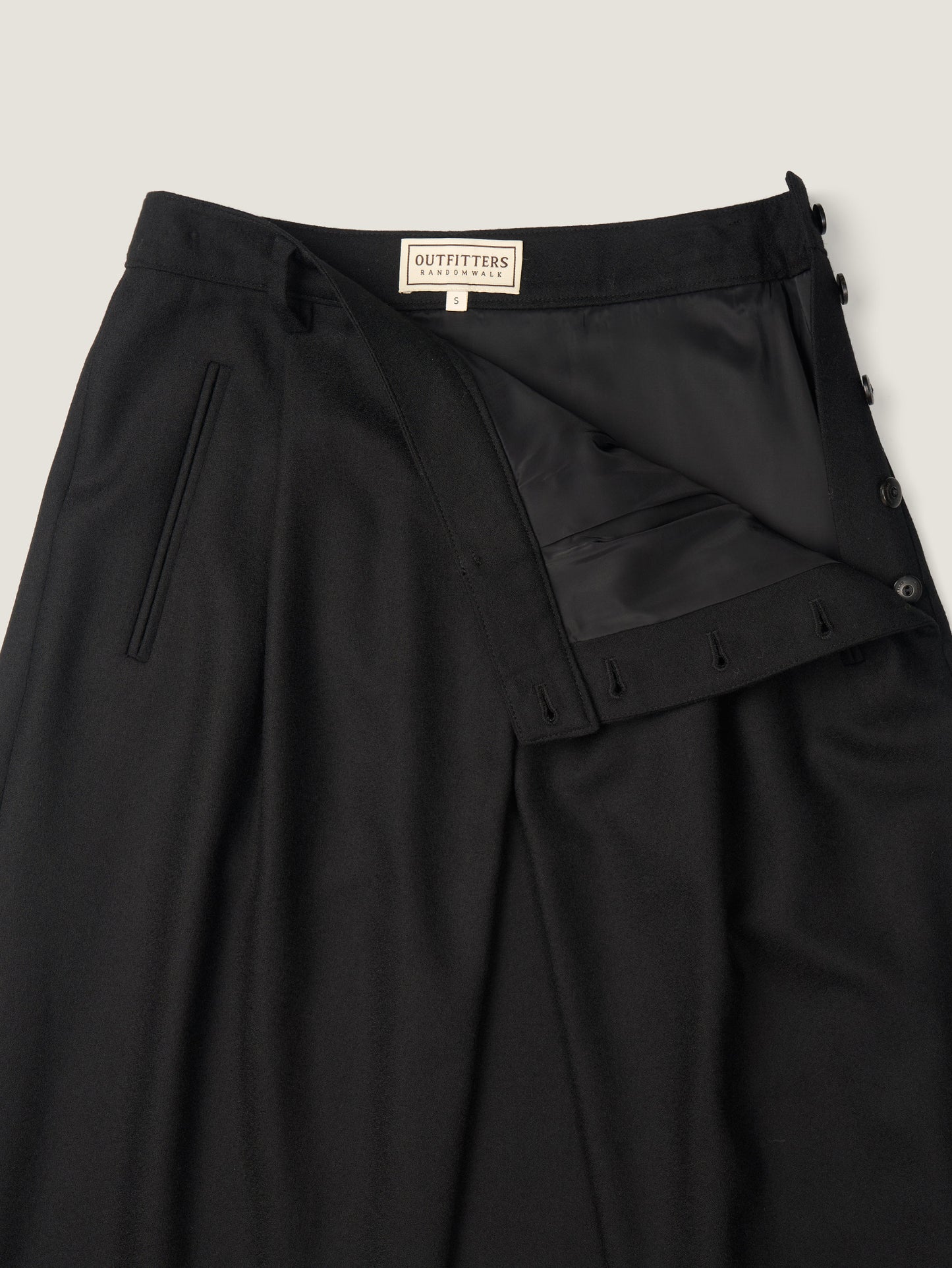 SIDE BUTTON WOOL CRAPE SKIRT [ Classic Black ]